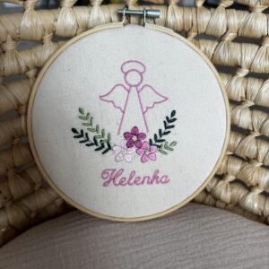 🕊️ Tamborek haftowany na chrzest dla dziewczynki – metryczka, wyjątkowa pamiątka na całe życie