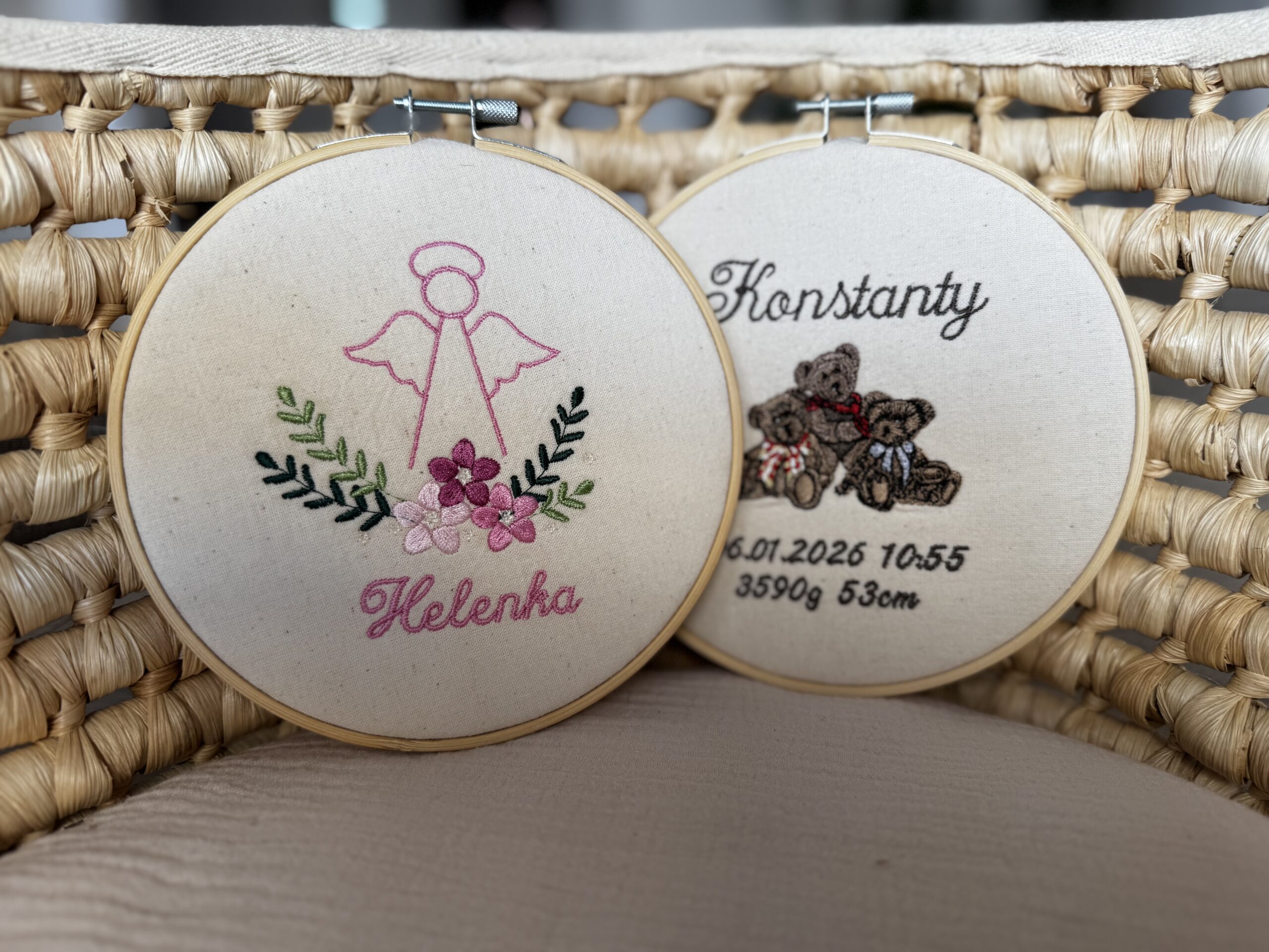 🕊️ Tamborek haftowany na chrzest dla dziewczynki – metryczka, wyjątkowa pamiątka na całe życie - obrazek 3